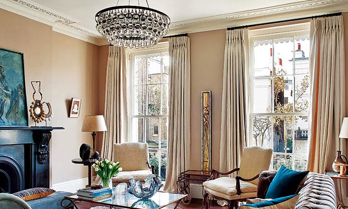 Интерьер с потолочными плинтусами. Английский стиль