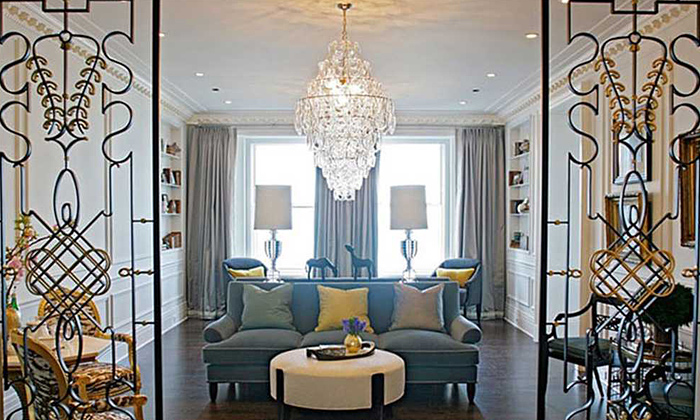 Интерьер с потолочными плинтусами. Современный стиль.