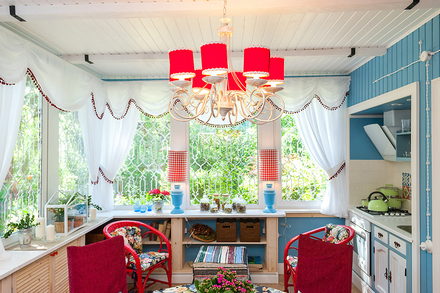 Потолочные балки Unix в деревенском интерьере