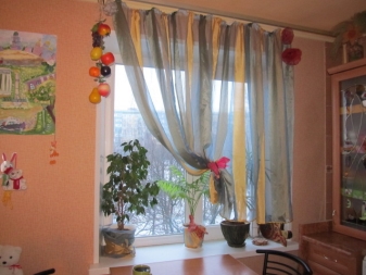 Короткие шторы на окна: дизайн занавесок до подоконника для гостиной, зала