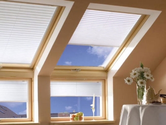 Шторы на мансардные окна со скошенным потолком: идеи как повесить