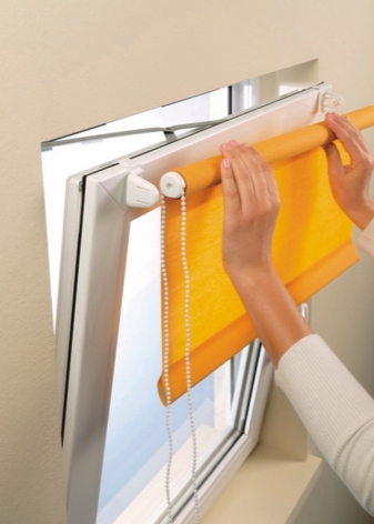 Как выбрать рулонные шторы на пластиковые окна