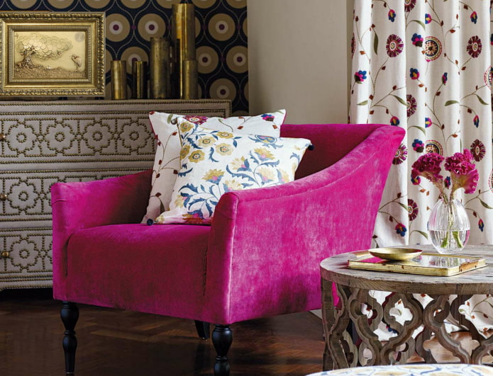 подушки в интерьере гостиной