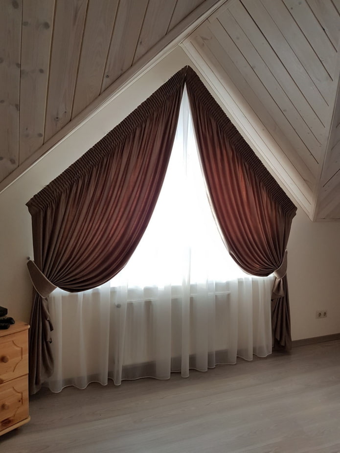 Шторы на окне сложной формы Шторы на окне сложной формы
