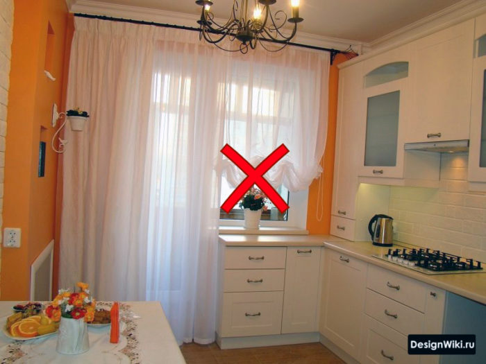 Французские шторы на кухню с балконной дверью