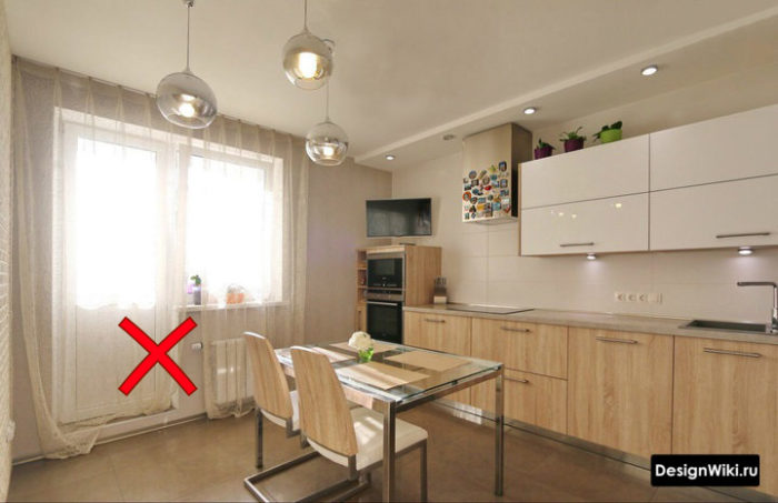 Слишком светлый тюль на кухне с балконом