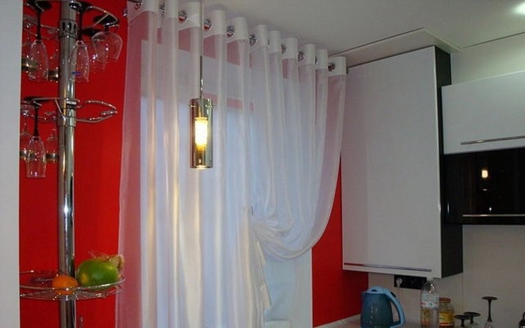 Шторы на кухню: фото самых стильных фасонов, модные цвета и узоры, советы по выбору