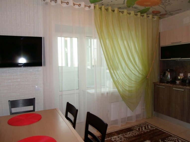 Шторы на кухню: фото самых стильных фасонов, модные цвета и узоры, советы по выбору