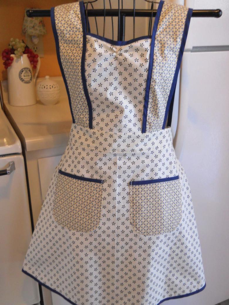 Выкройка красивого фартука для кухни для кухни своими руками