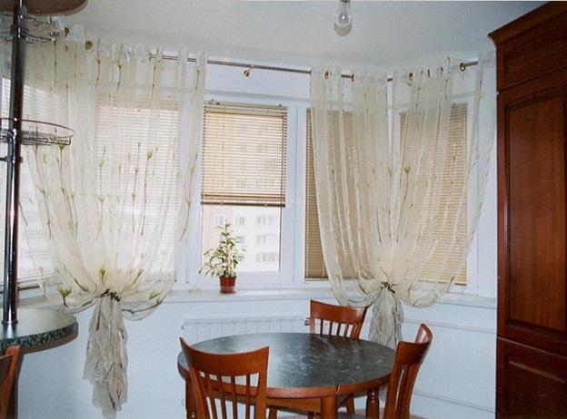 Шторы из органзы на кухню или в гостиную, модели занавесок