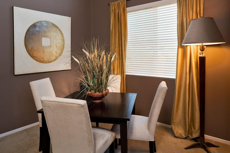 Коричневая спальня