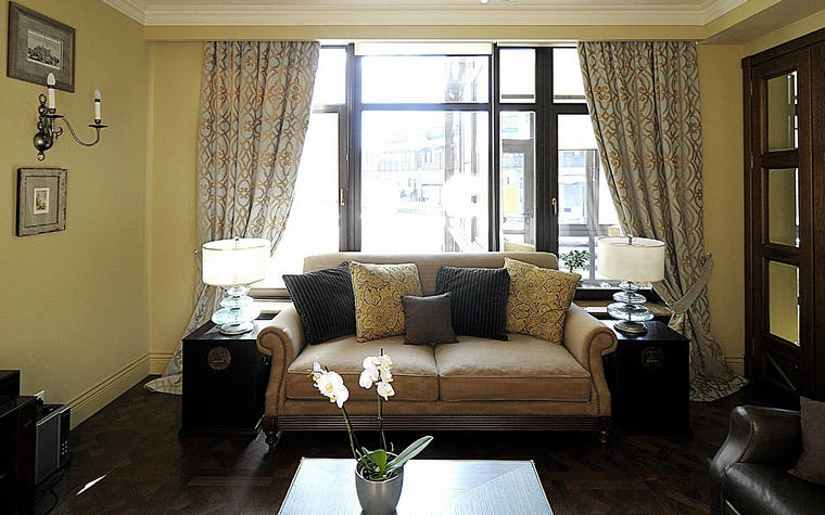 Какие шторы подойдут к обоям и мебели разных цветов: полный гид с фото