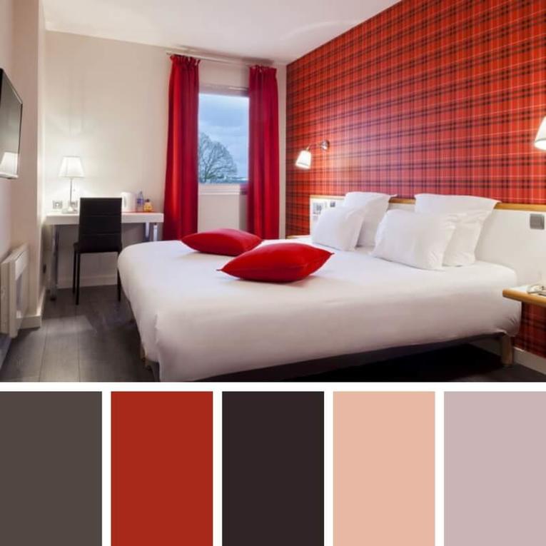 шторы к красным обоям