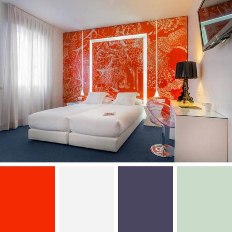 шторы к оранжевым обоям