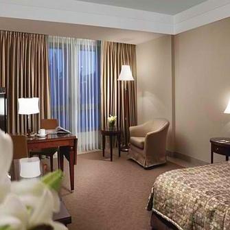 Шторы к серым обоям - фото идей цвета штор в спальню, зал, гостиную, кухню к серым обоям