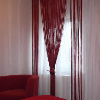 Нитяные шторы: виды, фото в интерьере, правила ухода