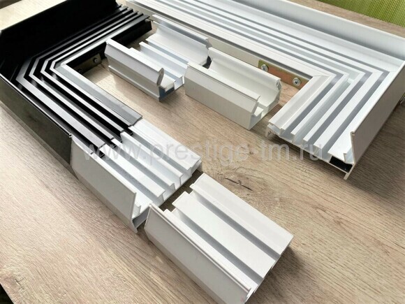 Типы встроенного карниза для натяжного потолка