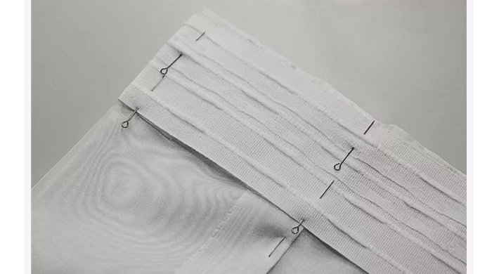 Прошейте ленту по бокам