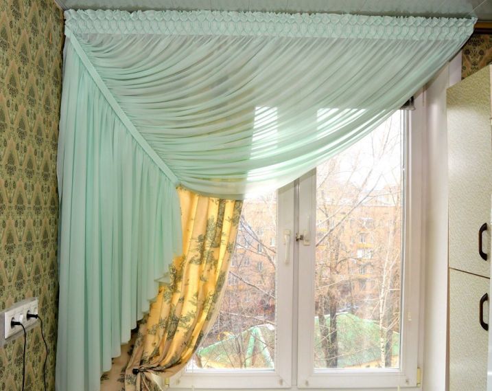Шторная лента, пришитая к тюлю по диагонали