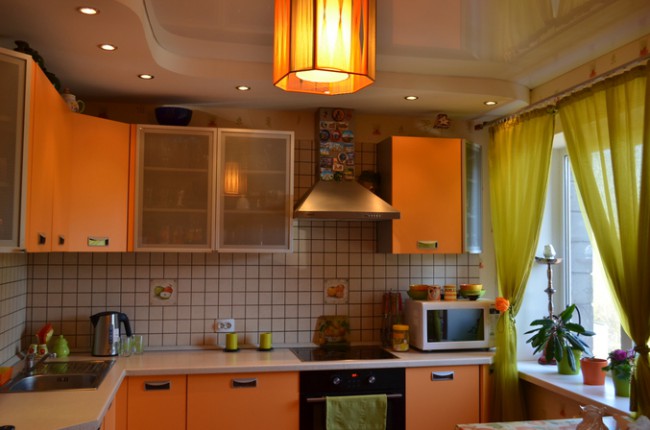 Шторы на кухню — лучшие идеи и новинки