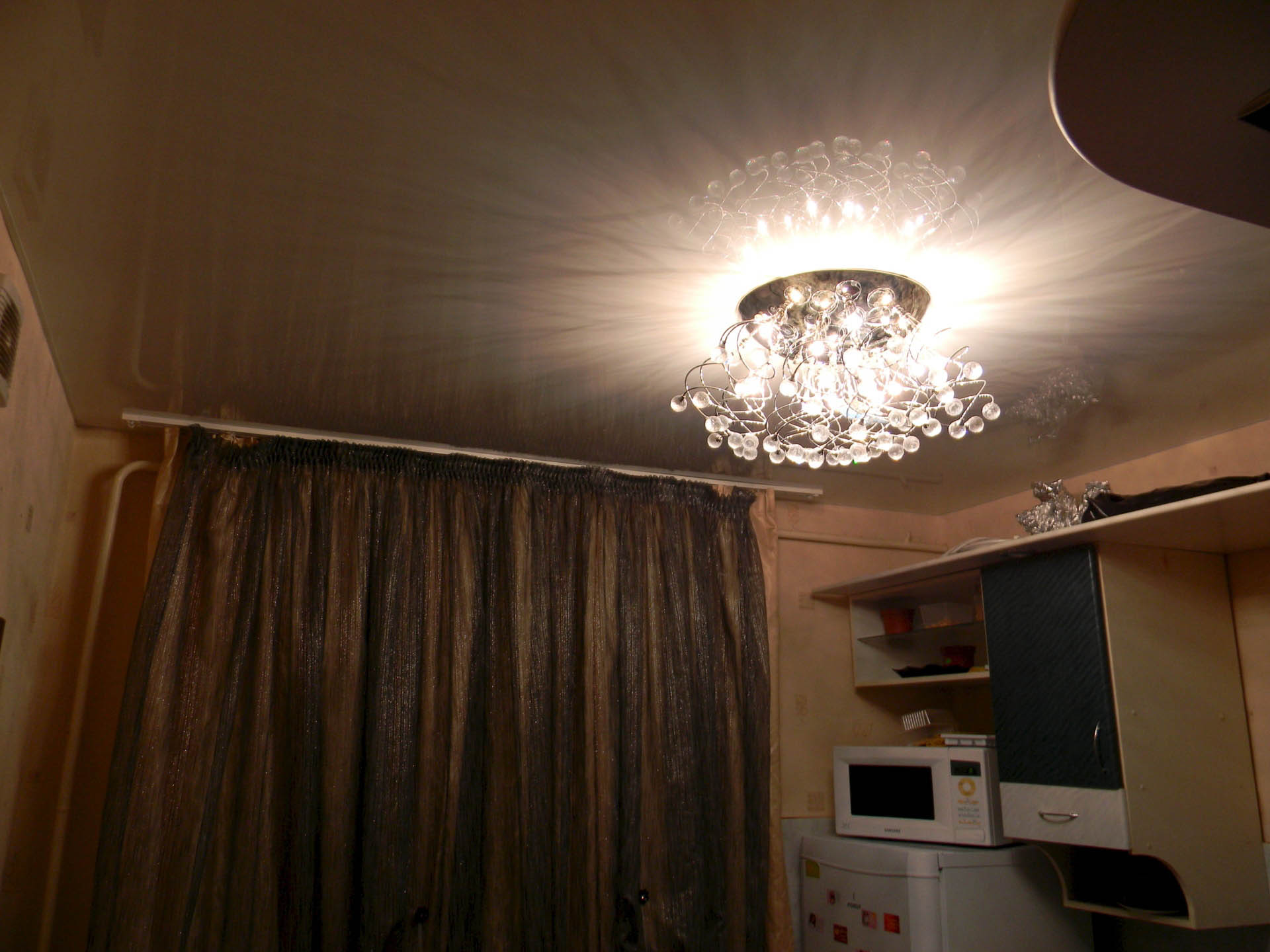 Как выбрать карниз для натяжных потолков?