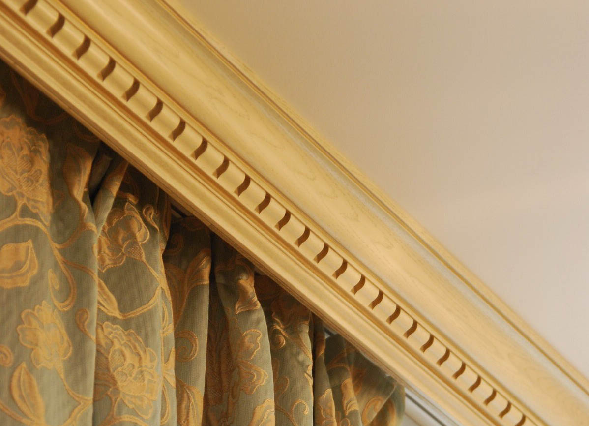 Как выбрать карниз для натяжных потолков?