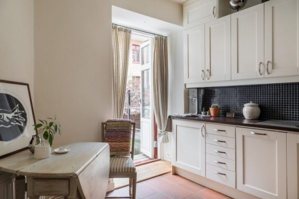 Шторы на кухню с балконной дверью