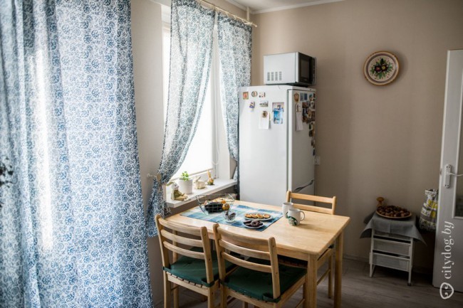 Шторы на кухню с балконной дверью