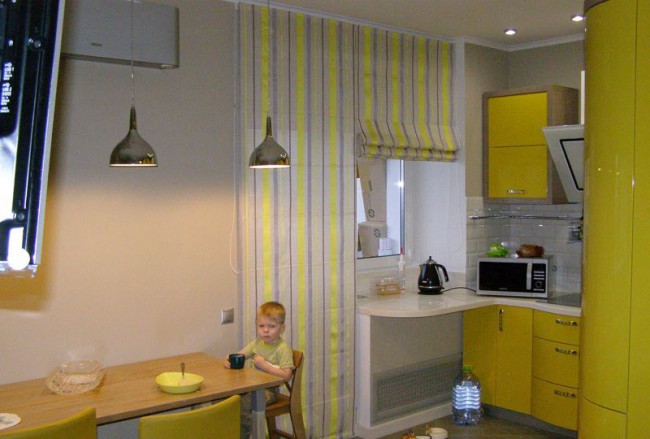 Шторы на кухню с балконной дверью