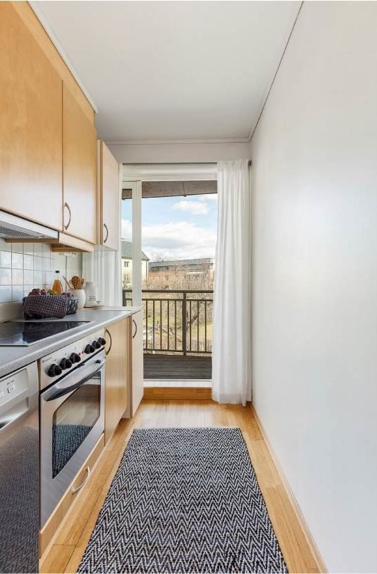 Шторы на кухню с балконной дверью