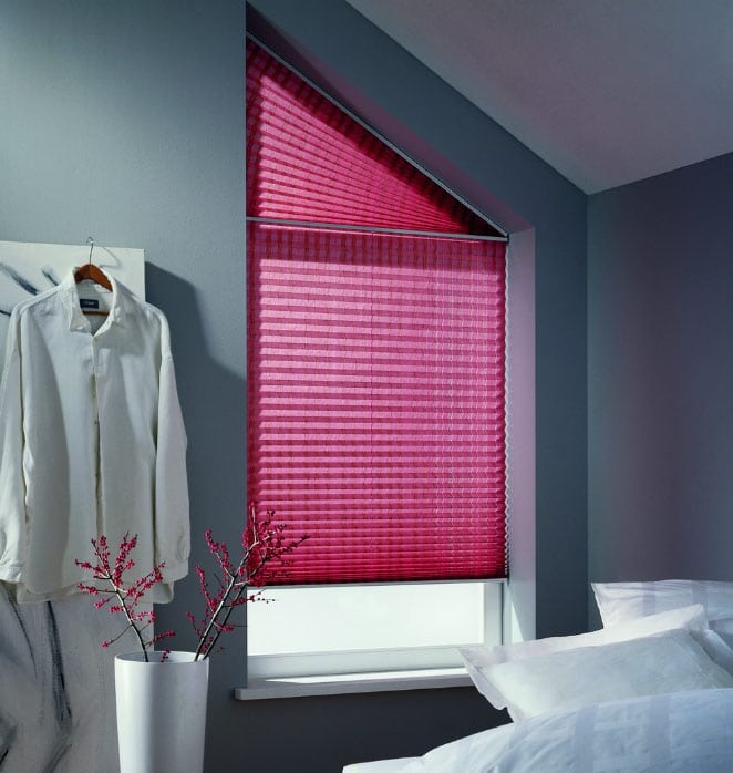 шторы плиссе на трапеционное окно