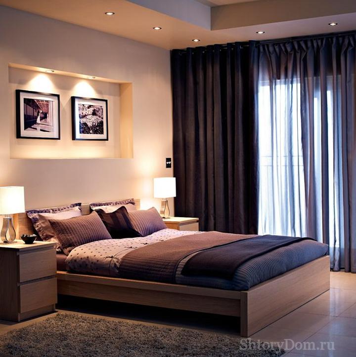 Глубокие фиолетовые шторы для лавандовых стен