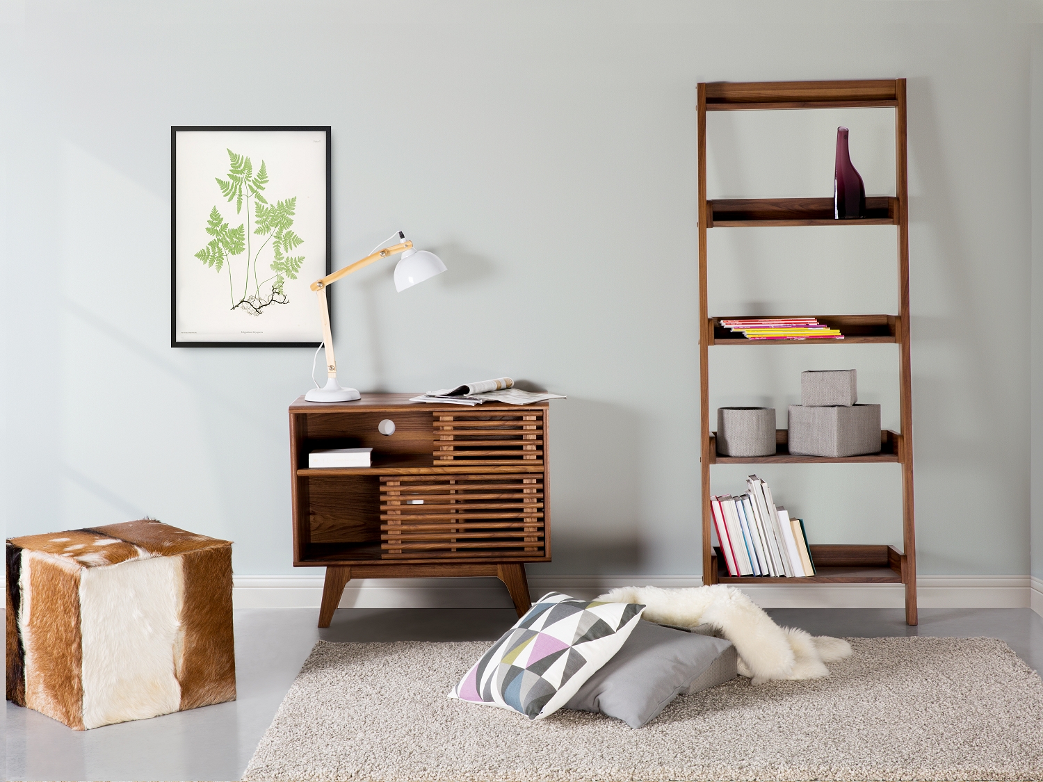 Коричневая винтажная мебель