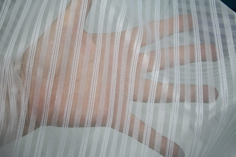 Шторы из органзы на кухню или в гостиную, модели занавесок