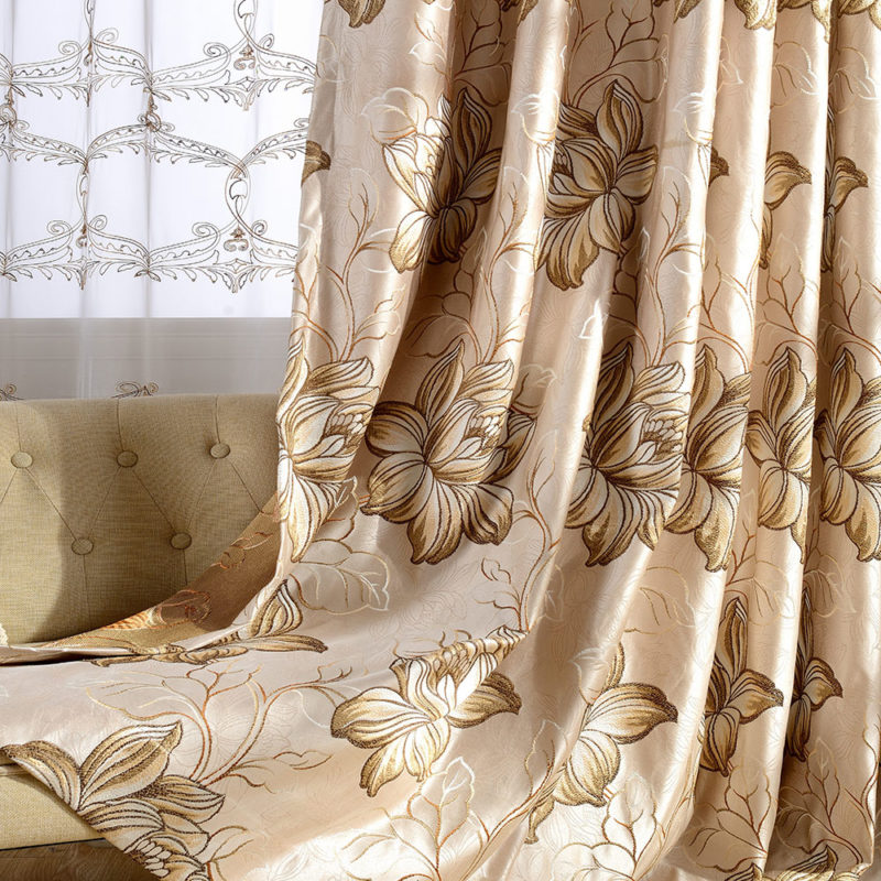 Шторы с крупными цветами в интерьере