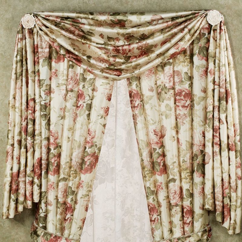 Шторы с крупными цветами в интерьере