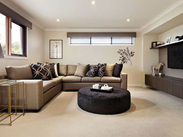 бежевый диван в интерьере гостиной фото