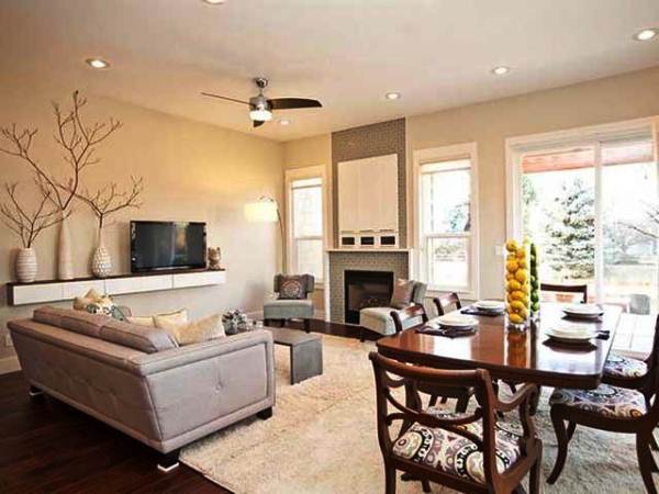 картина в бежевой гостиной