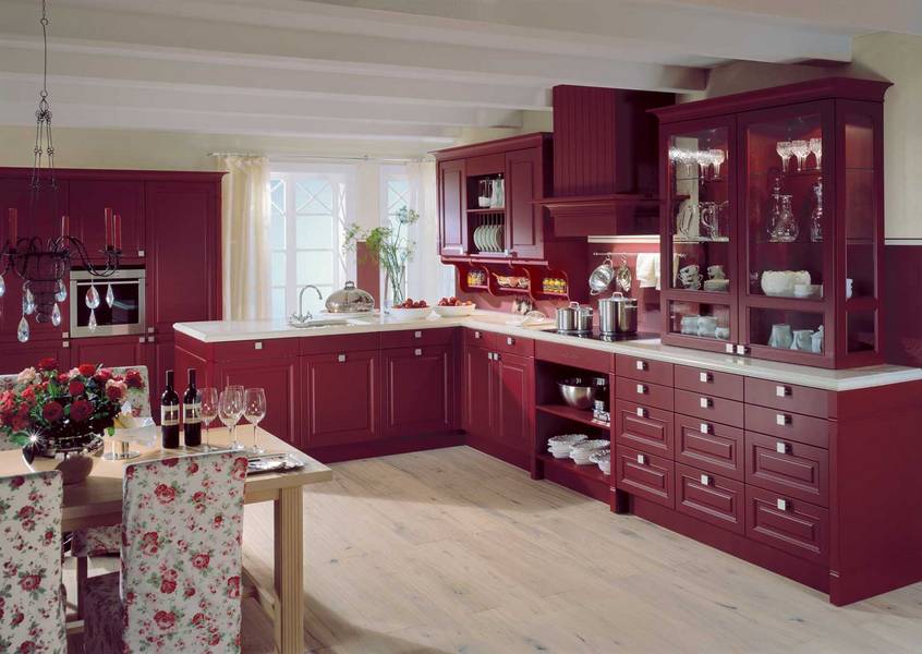 Бордовая кухня