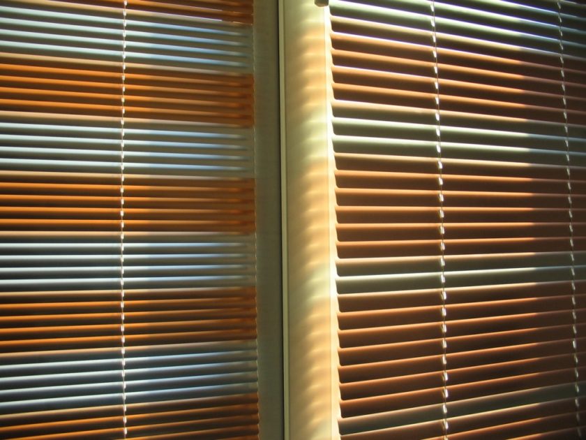 Комбинированные шторы из 2х цветов для гостиной, спальни и зала с переходом, из двух полотен