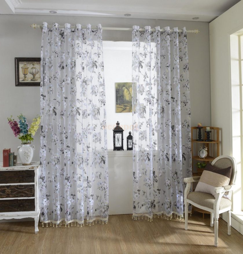 Шторы с крупными цветами в интерьере