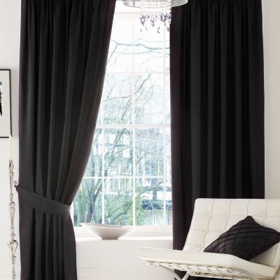 Черные люверсы для спальни