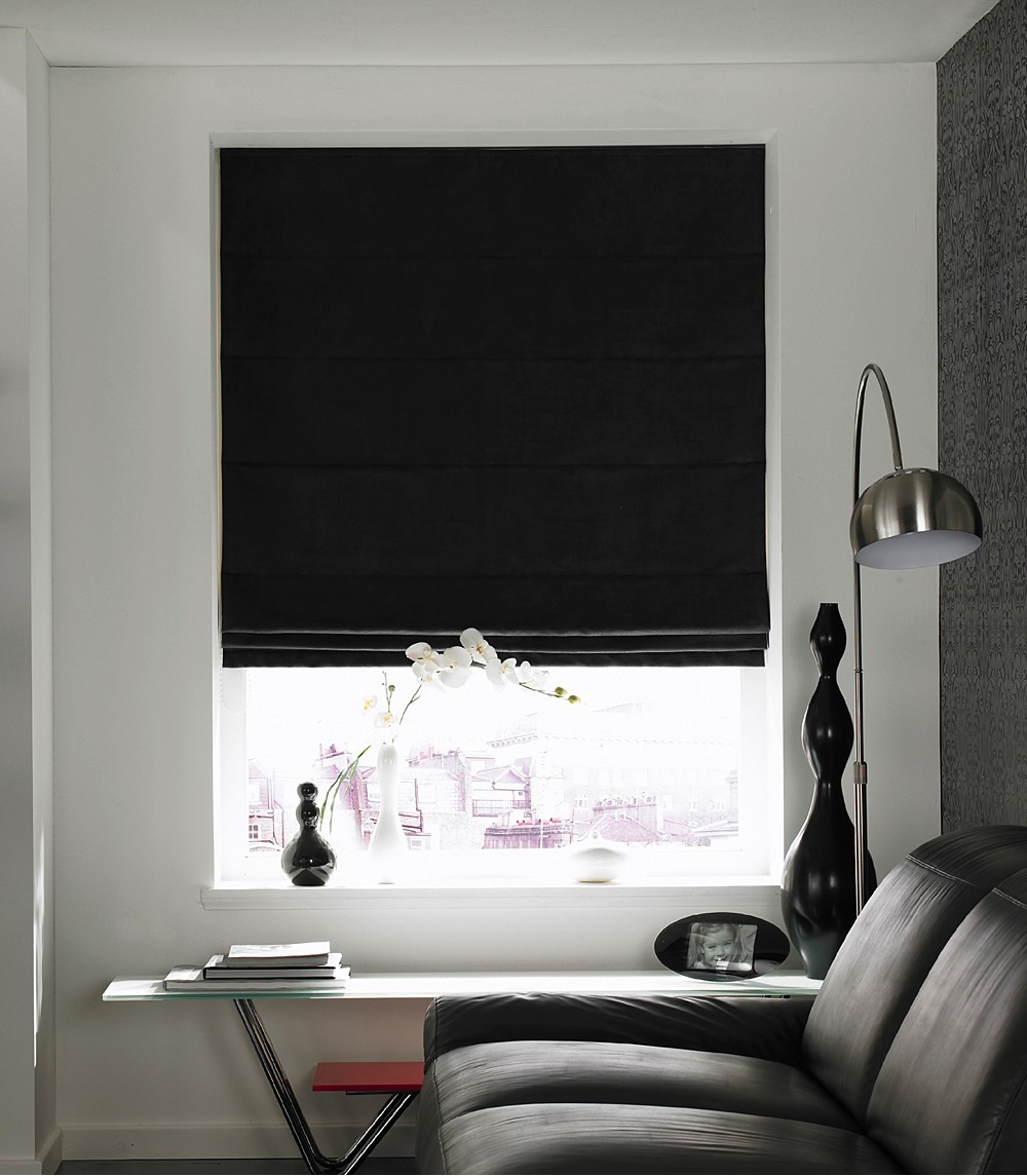 Черные римские шторы
