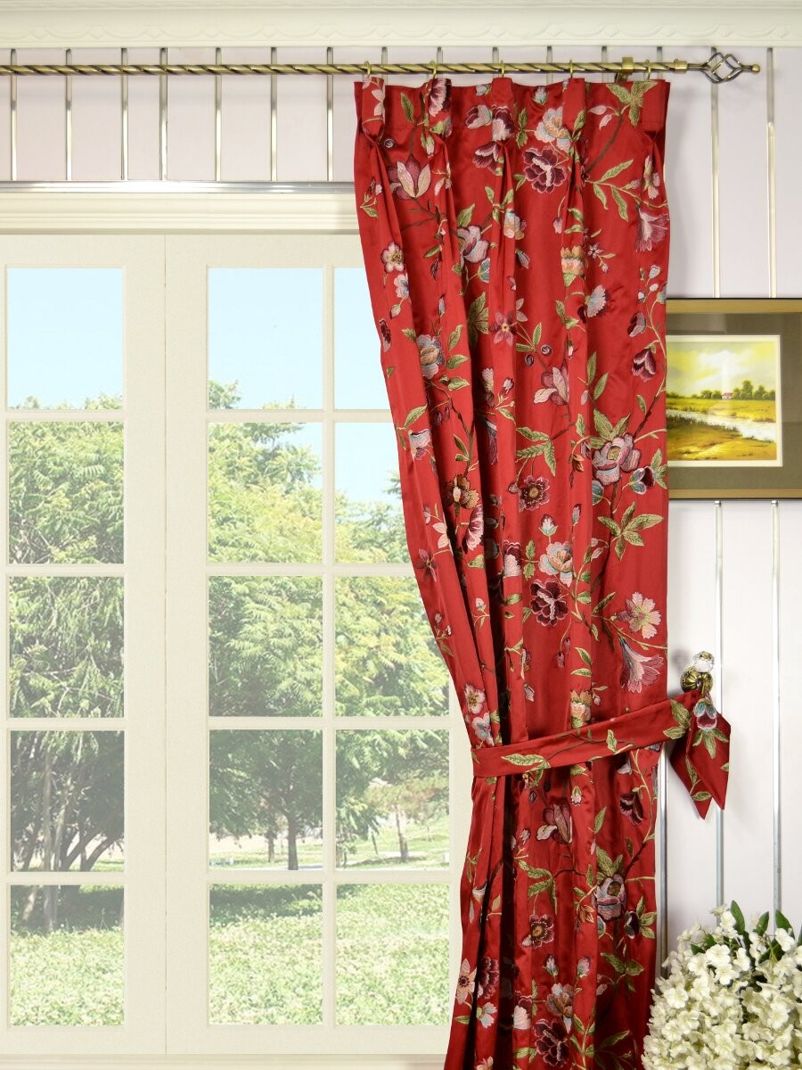 Красные шторы с завязками