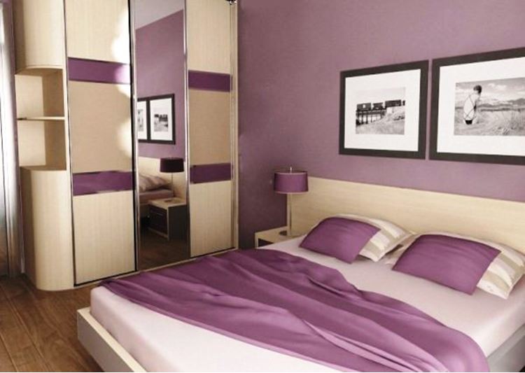 спальня в бежево-фиолетовых тонах