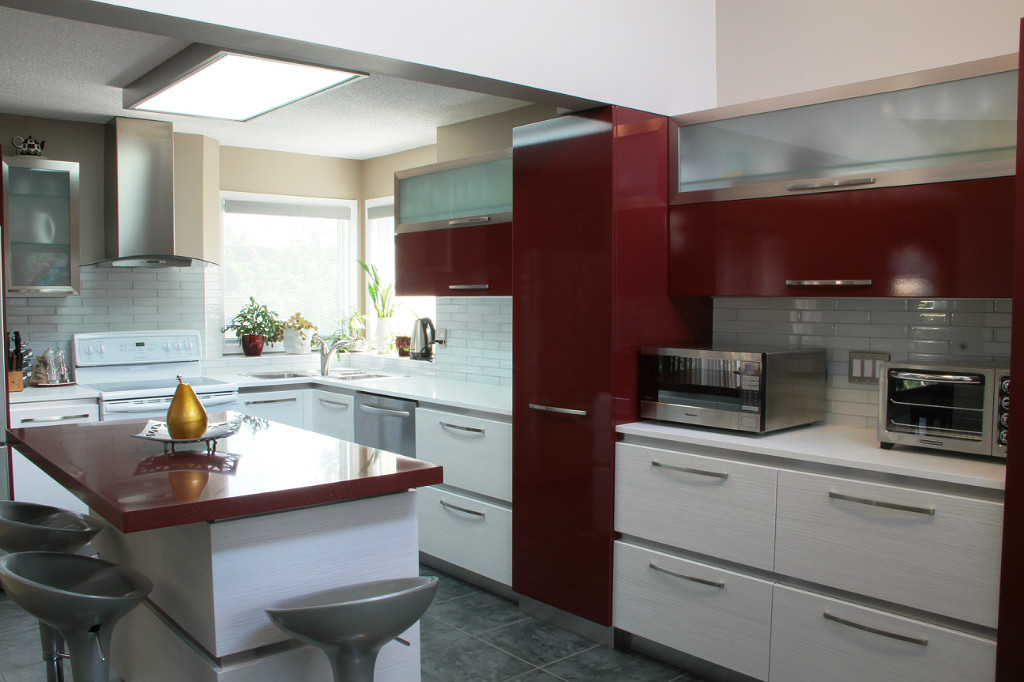 Красно-белая кухня