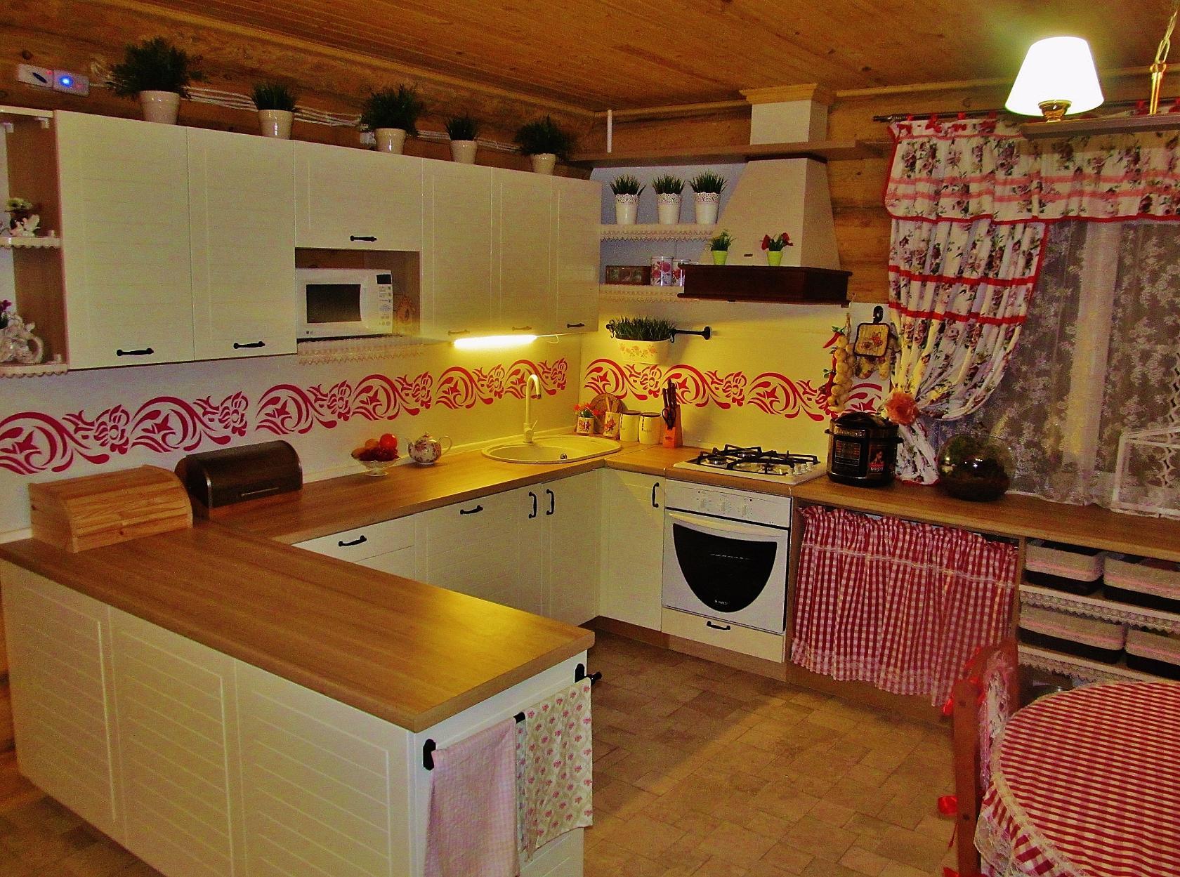 Красно-белая кухня