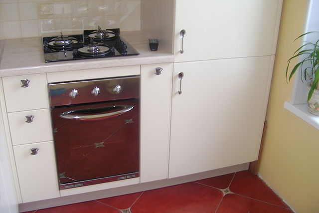 Красно-белая кухня