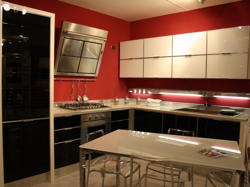 Красно-белая кухня