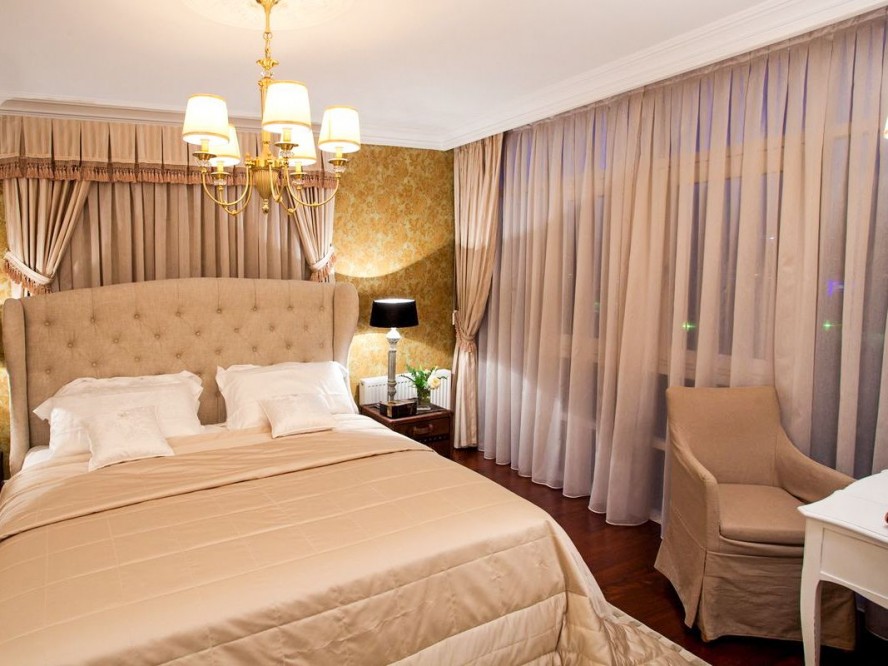 Молочные шторы — с чем сочетать в дизайне и как правильно подобрать освещение (102 фото новинок)